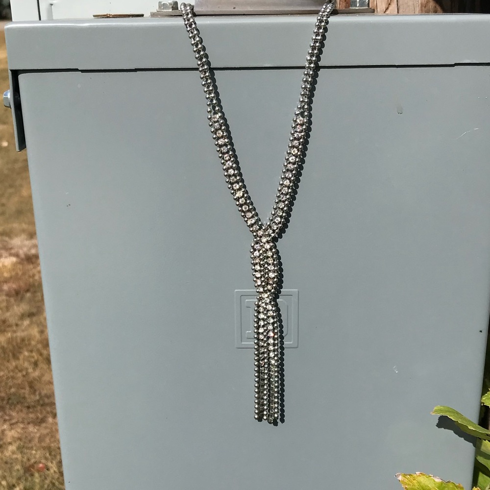 GUESS WHITE RHINESTONE NECKLACE